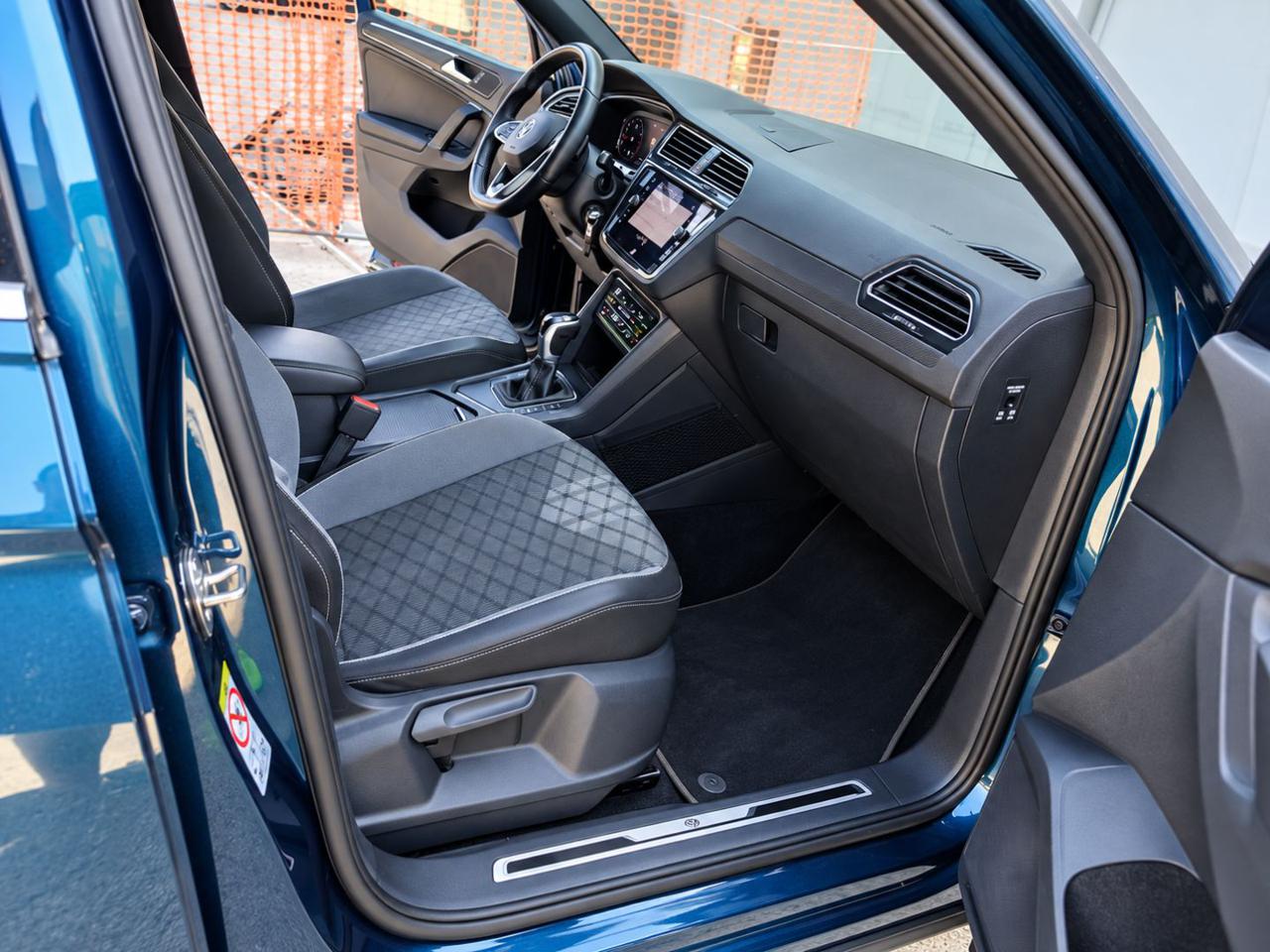 VOLKSWAGEN Tiguan 2.0 TDI 150 CV SCR DSG R-Line CERCHI DA 20 - 5