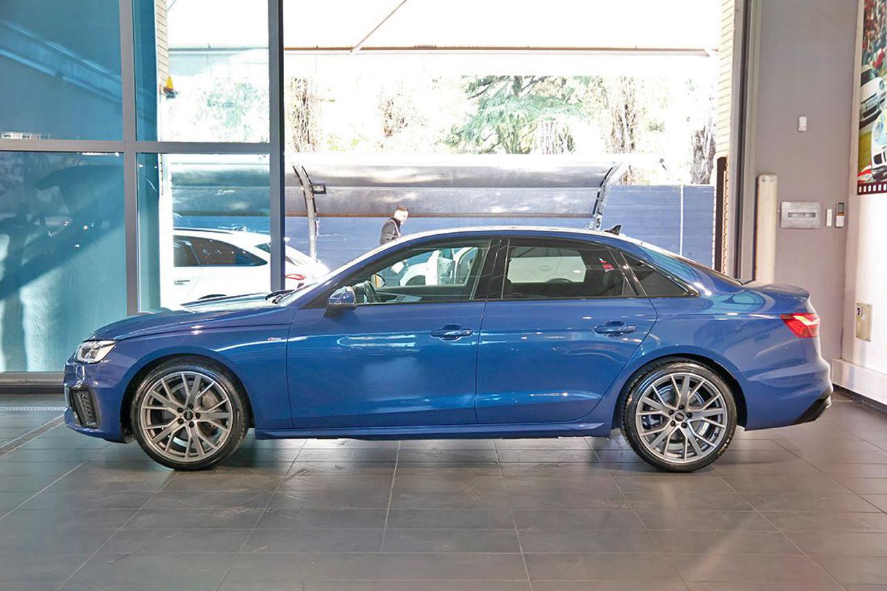 AUDI A4 40 TDI Quattro S-Tronic S-Line - 3