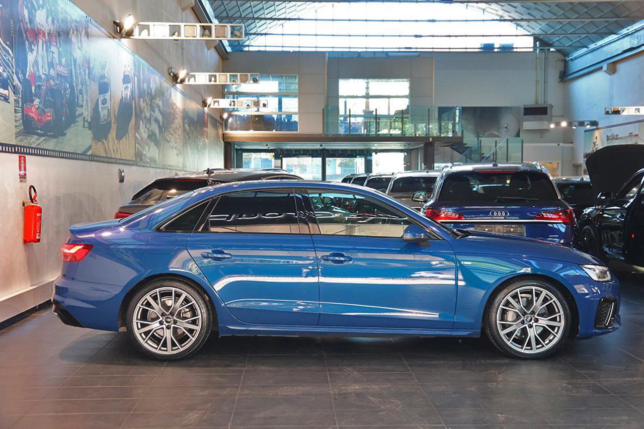 AUDI A4 40 TDI Quattro S-Tronic S-Line - 2