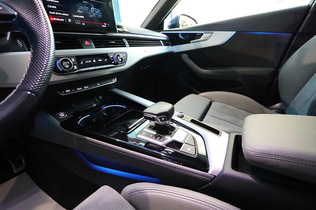 AUDI A4 40 TDI Quattro S-Tronic S-Line - 37