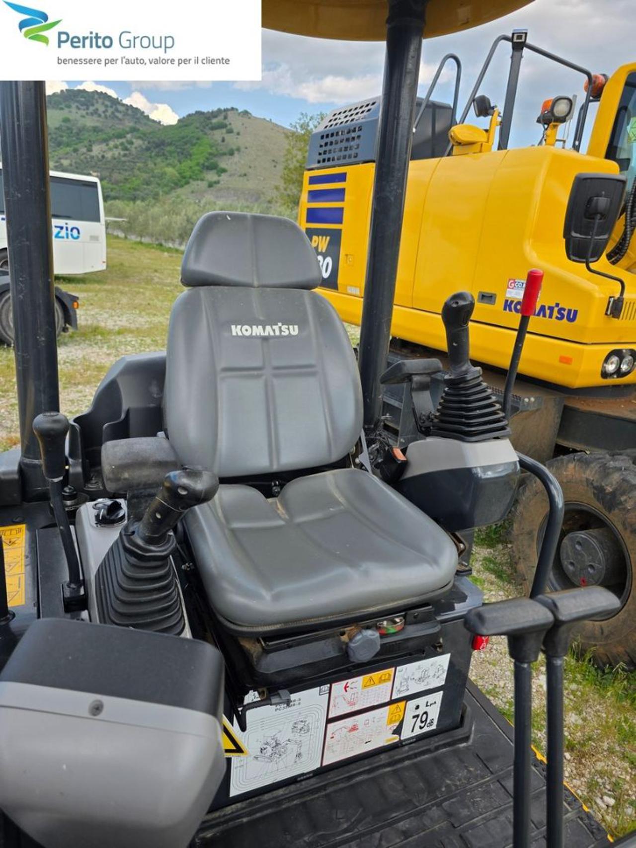 KOMATSU PC30MR-5 - 9