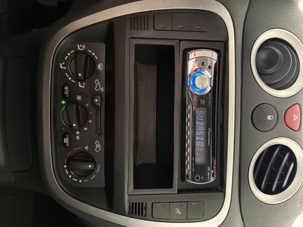 CITROEN C3 1.4 Elegance - 14