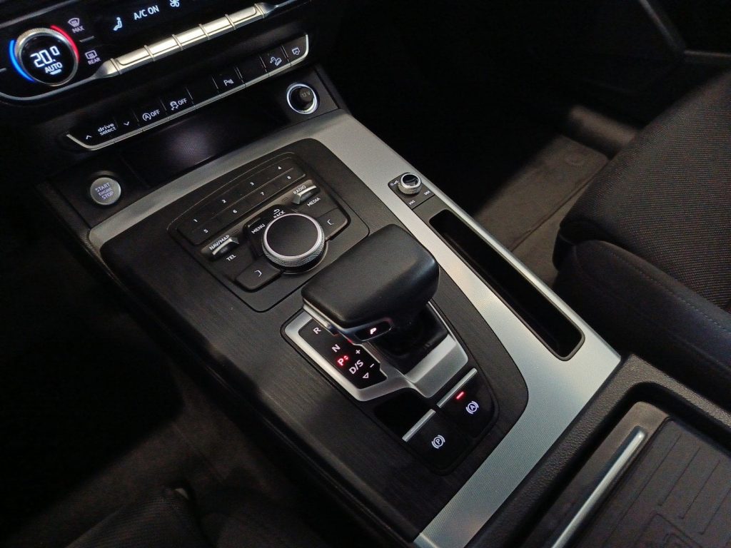 AUDI Q5 Q5 40 2.0 tdi mhev  Design quattro 204cv s-tronic - 15
