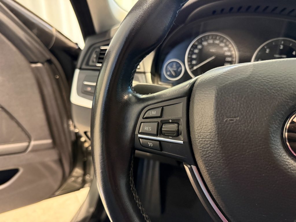 BMW 530 d xDrive 258CV Touring *NUR HÄNDLER* - 11