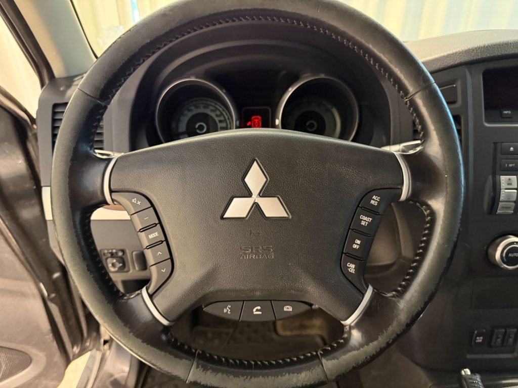 MITSUBISHI Pajero 3.2 DI-D 16V 3p. Intense DPF *NUR HÄNDLER - 9