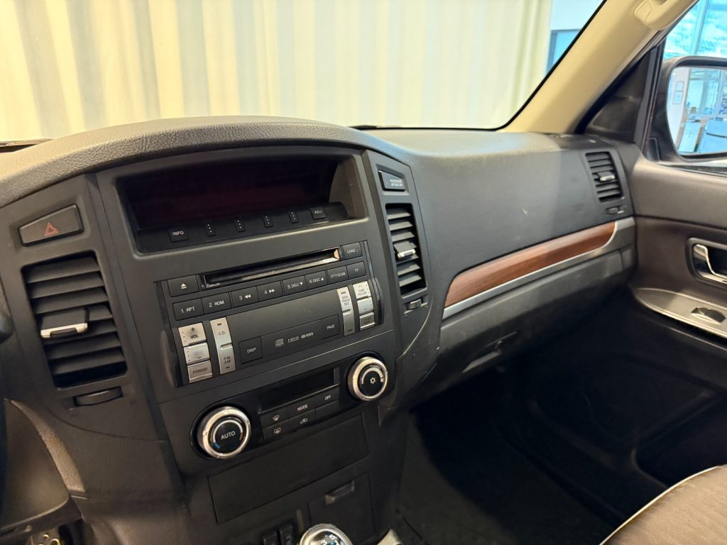 MITSUBISHI Pajero 3.2 DI-D 16V 3p. Intense DPF *NUR HÄNDLER - 10