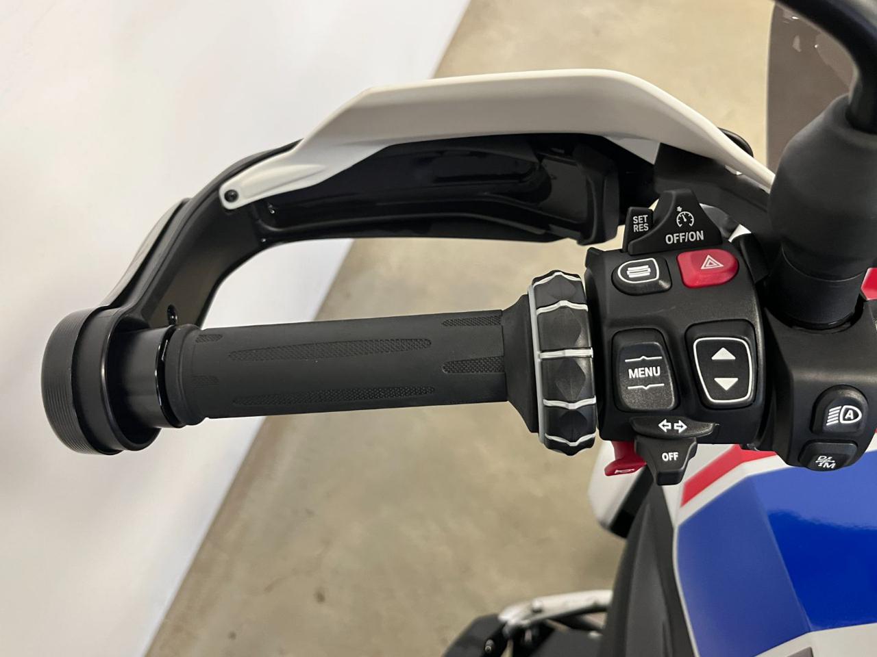 BMW R 1300 GS TROPHY - 12