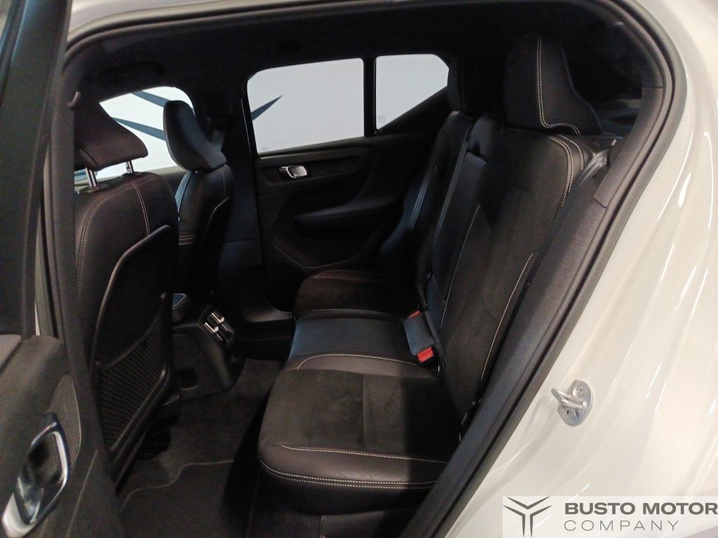 VOLVO XC40 Recharge T5 Plug-in Hybrid Recharge Plus Dark aut - 9