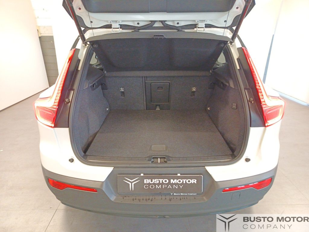 VOLVO XC40 Recharge T5 Plug-in Hybrid Recharge Plus Dark aut - 10