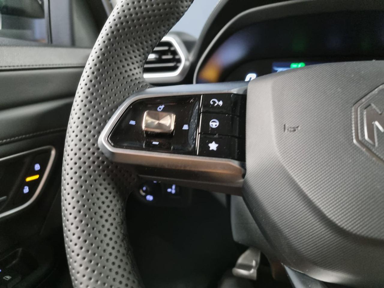 MG ZS 1.5 Hybrid+ Luxury - 22