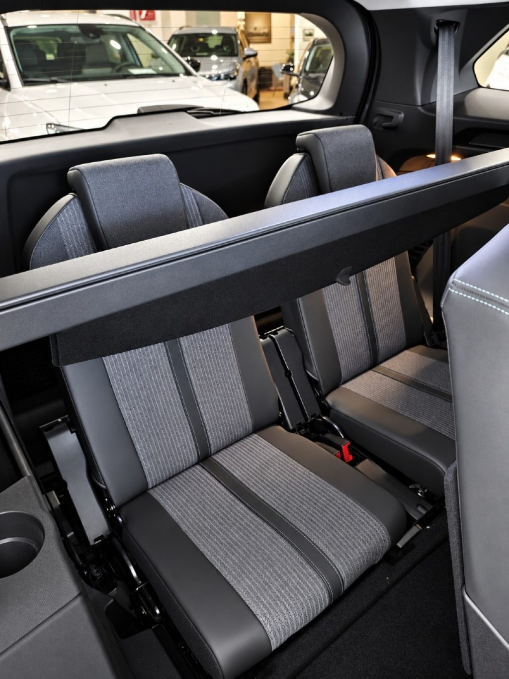 PEUGEOT 5008 BlueHDi 7 Posti Automatic EAT8 130 Aziendale - 17