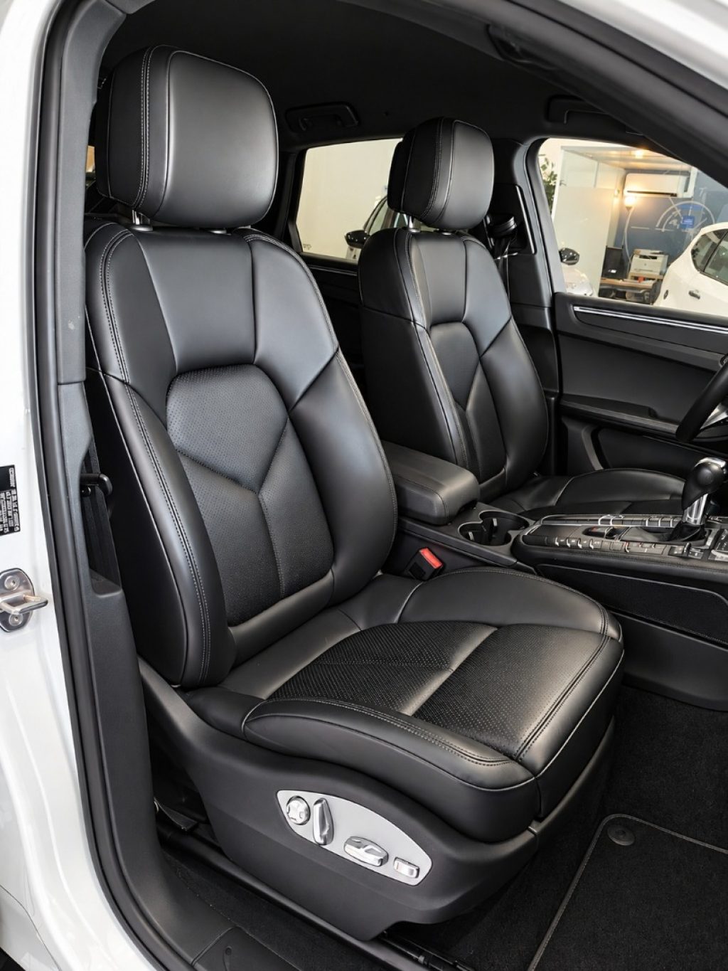PORSCHE Macan 2.0 benzina Pelle Navigatore Conto Vendita - 16
