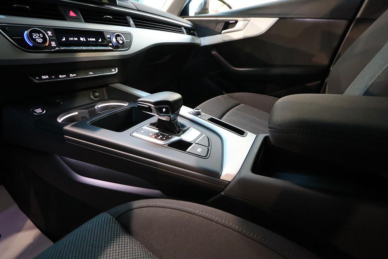 AUDI A4 35 TDI Avant S-Tronic Business Advanced - 38
