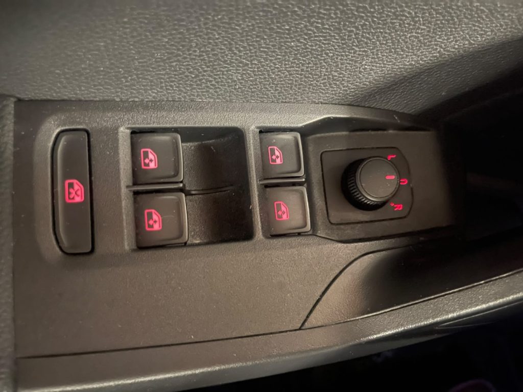 SEAT Arona 1.0 EcoTSI DSG Style LED C/GRIMALDI SPECIAL DAY - 23