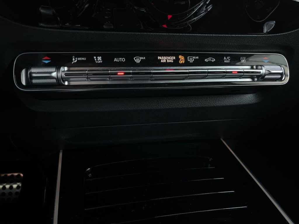 MERCEDES-BENZ GLA 250 e EQ Premium - 14