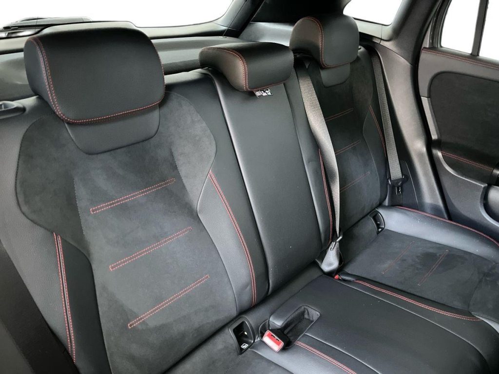 MERCEDES-BENZ GLA 250 e EQ Premium - 15