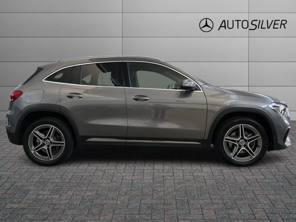 MERCEDES-BENZ GLA 250 e EQ Premium - 5