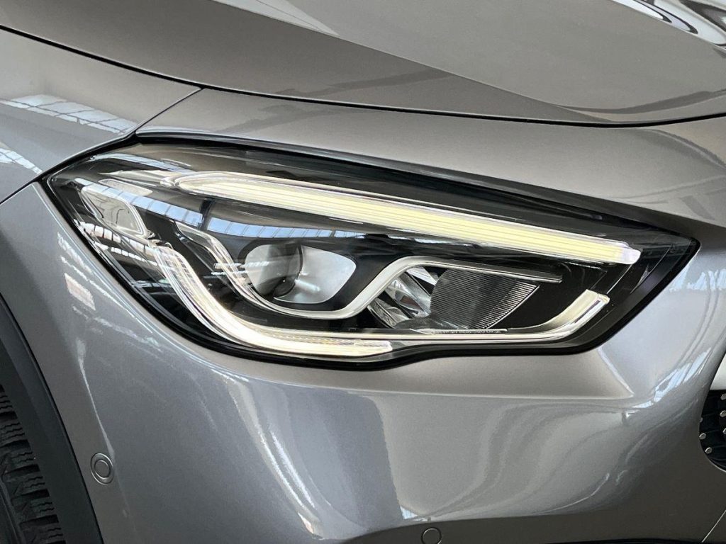 MERCEDES-BENZ GLA 250 e EQ Premium - 17