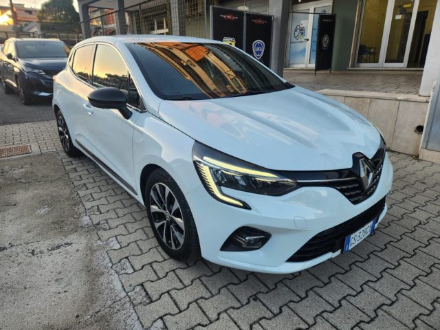 RENAULT Clio Bianco pastello