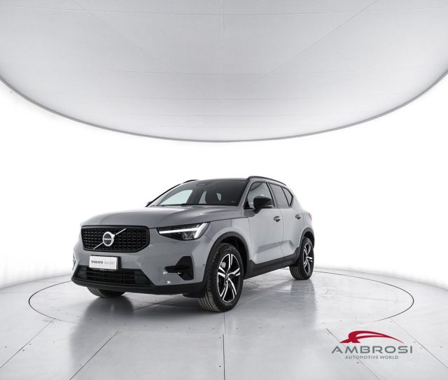 VOLVO XC40 2.0 b3 Plus Dark auto 