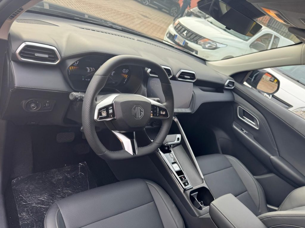 MG ZS 1.5 FullHybrid+ 197CV LUXURY + TETTO APRIBILE - 11