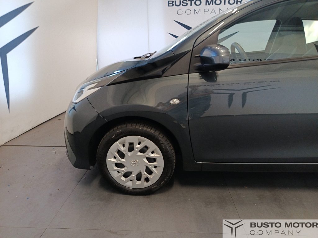TOYOTA Aygo Aygo 5p 1.0 x-play 72cv - 7