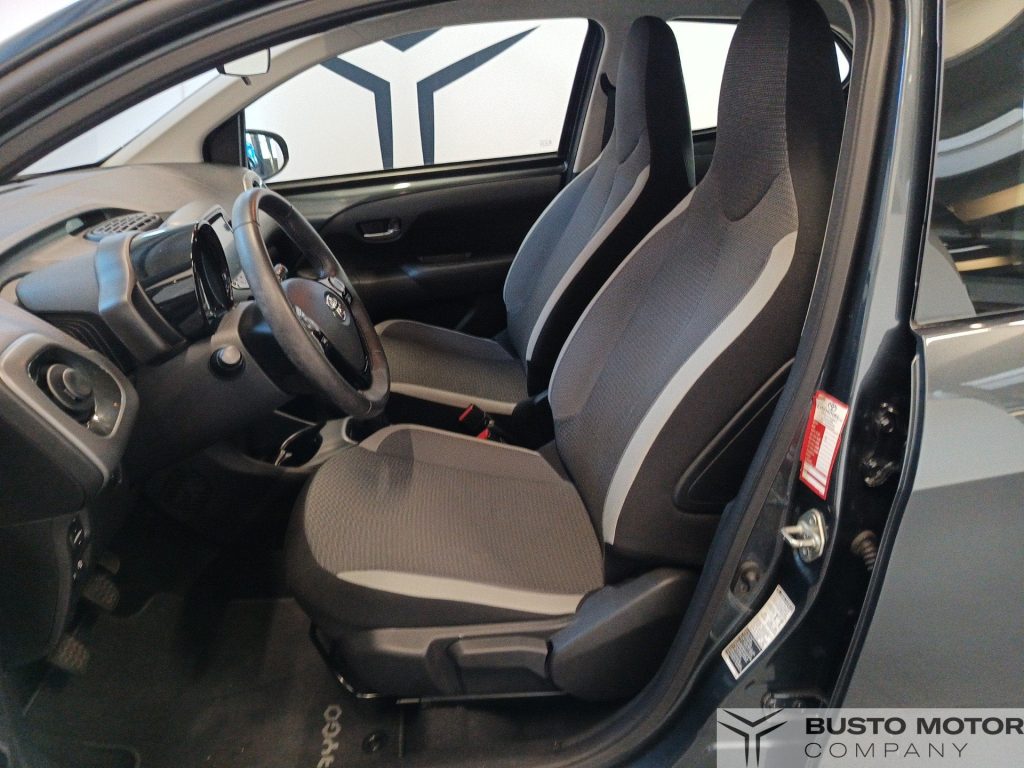TOYOTA Aygo Aygo 5p 1.0 x-play 72cv - 8