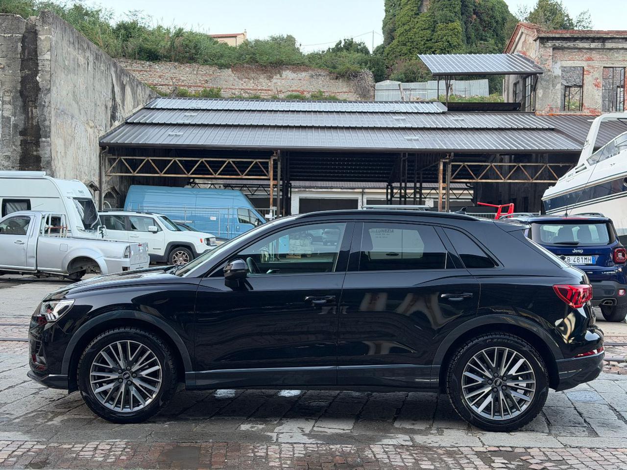 AUDI Q3 35 TFSI Business Advanced - 8