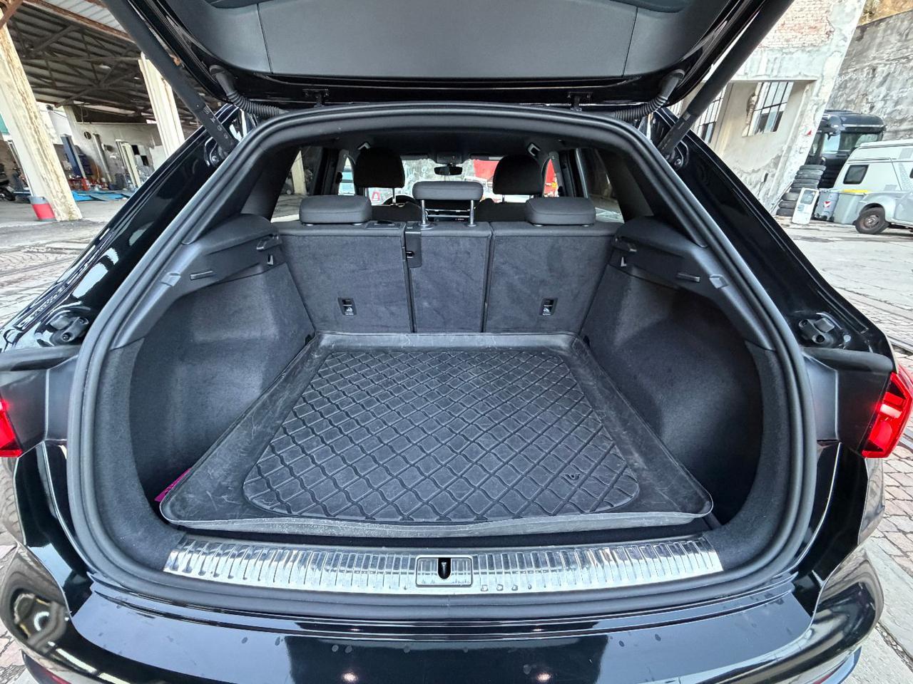 AUDI Q3 35 TFSI Business Advanced - 15