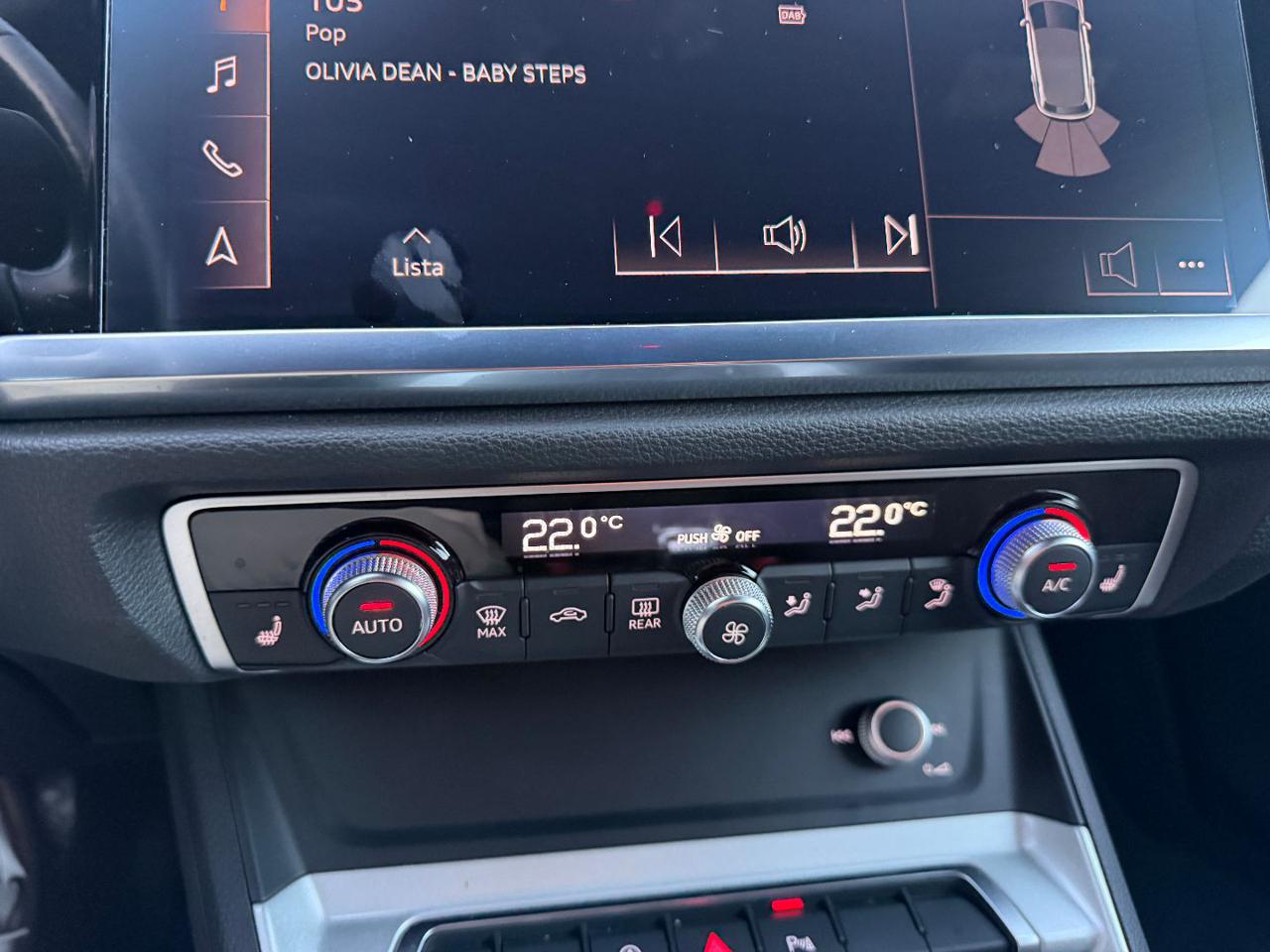 AUDI Q3 35 TFSI Business Advanced - 23