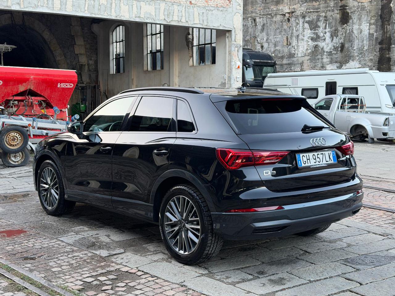 AUDI Q3 35 TFSI Business Advanced - 7