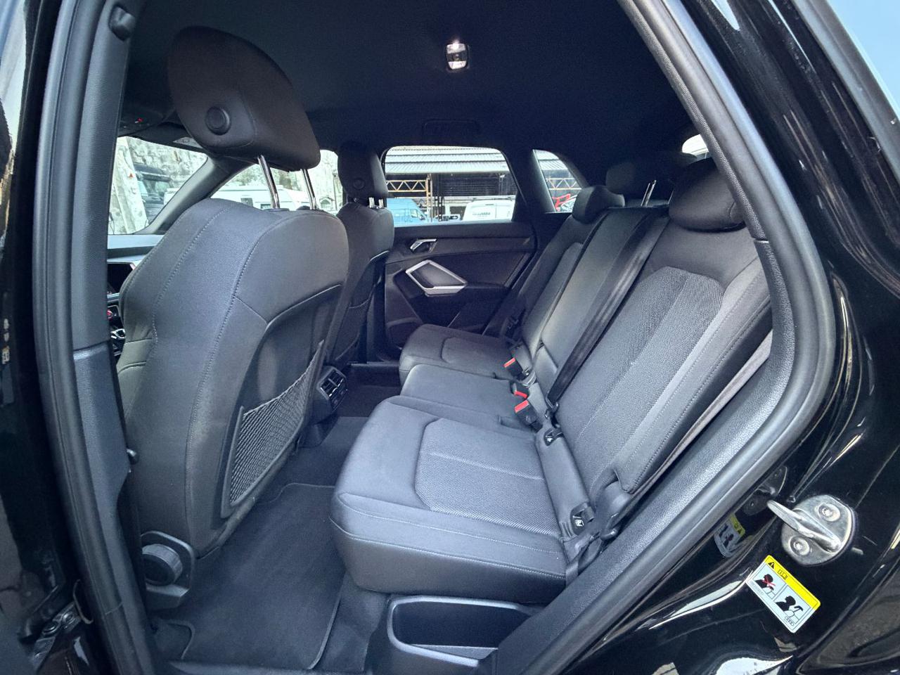 AUDI Q3 35 TFSI Business Advanced - 14