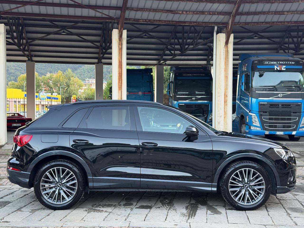 AUDI Q3 35 TFSI Business Advanced - 4