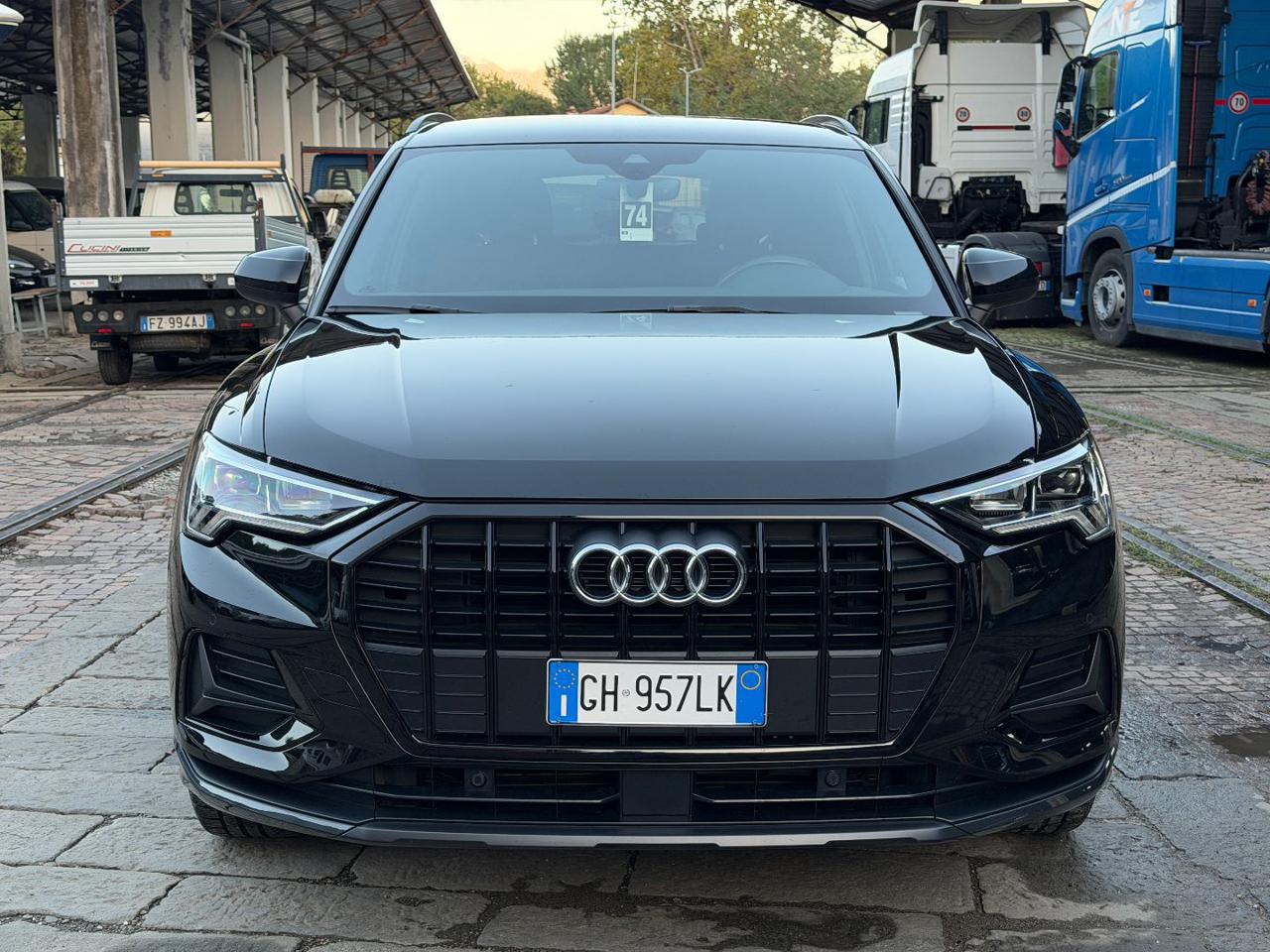 AUDI Q3 35 TFSI Business Advanced - 2