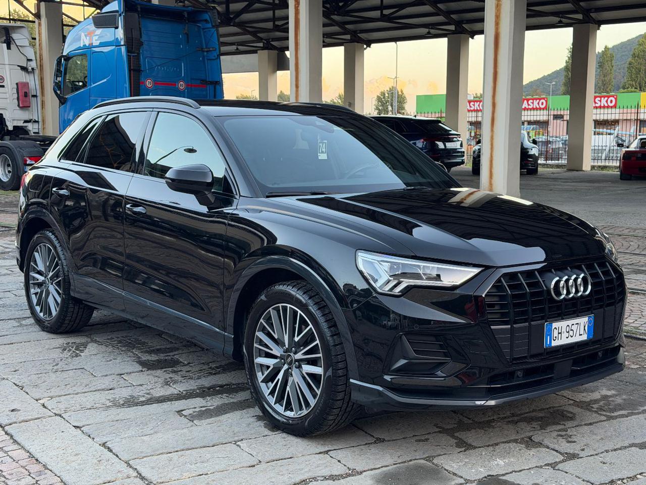 AUDI Q3 35 TFSI Business Advanced - 3