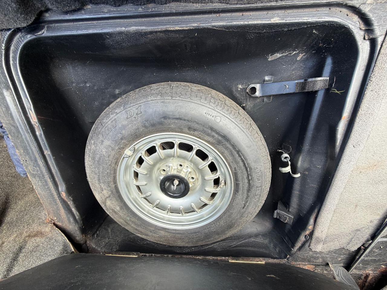 MERCEDES-BENZ 450 450 SEL 6.9 - 39