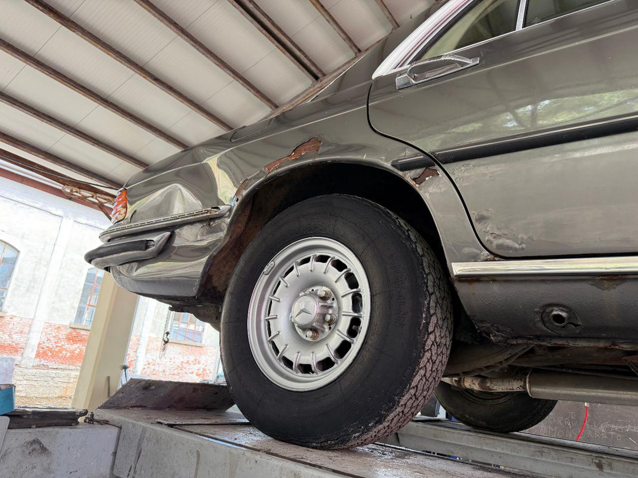 MERCEDES-BENZ 450 450 SEL 6.9 - 46