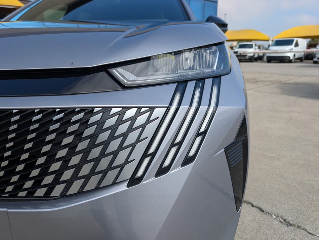 PEUGEOT 5008 Hybrid 145 e-DCS6 Allure 7 POSTI GARANZIA 03.2029 - 8