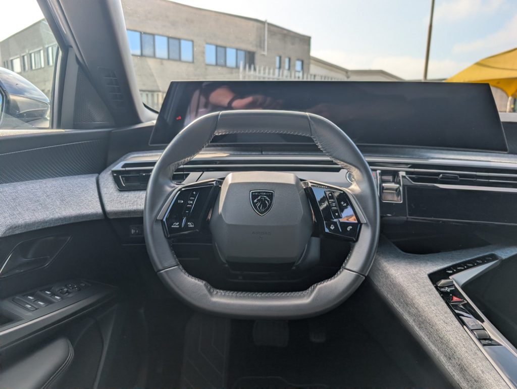 PEUGEOT 5008 Hybrid 145 e-DCS6 Allure 7 POSTI GARANZIA 03.2029 - 10