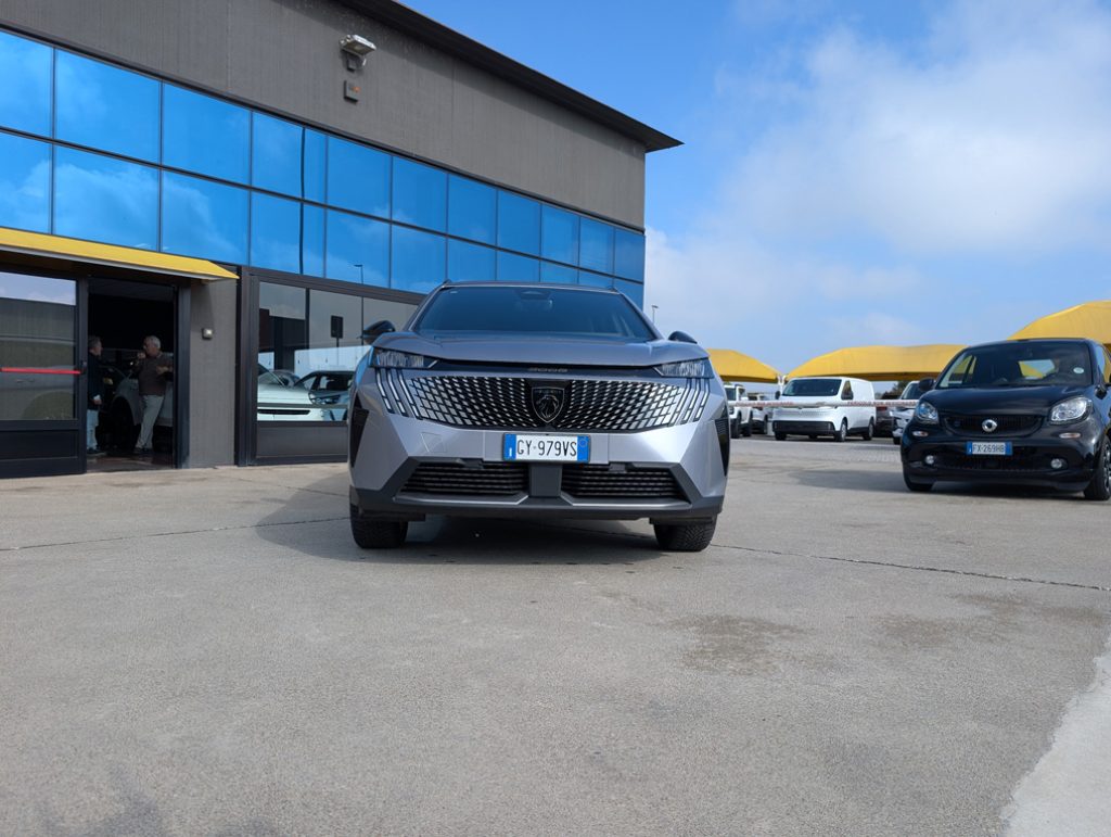 PEUGEOT 5008 Hybrid 145 e-DCS6 Allure 7 POSTI GARANZIA 03.2029 - 25