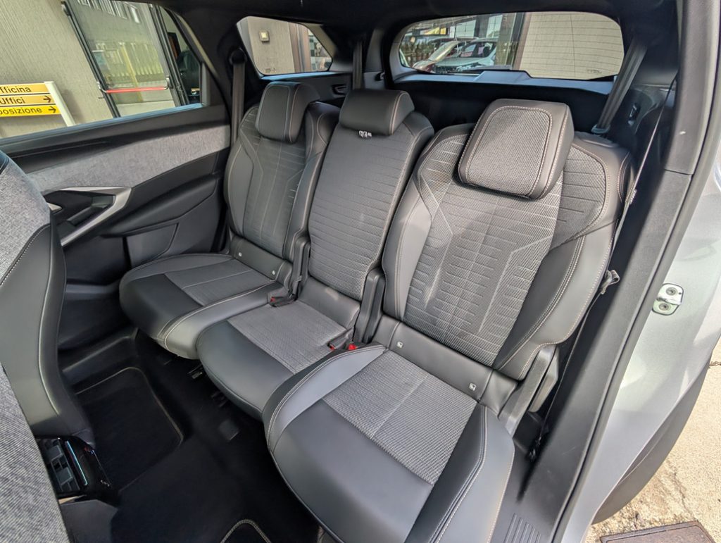 PEUGEOT 5008 Hybrid 145 e-DCS6 Allure 7 POSTI GARANZIA 03.2029 - 27
