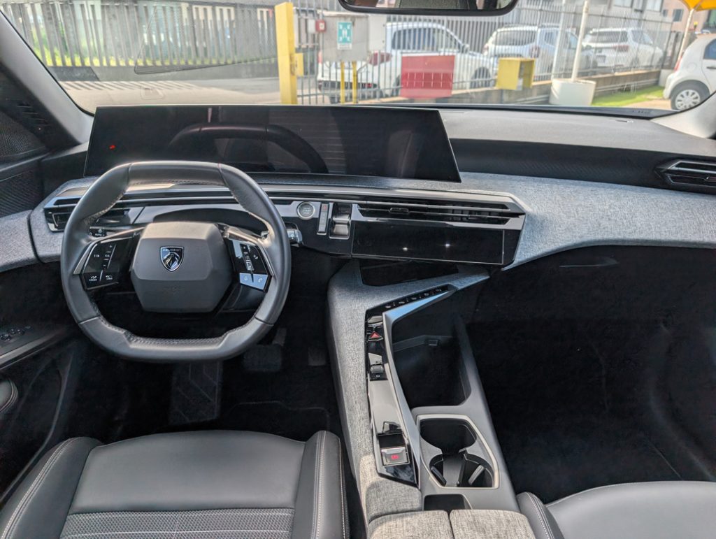 PEUGEOT 5008 Hybrid 145 e-DCS6 Allure 7 POSTI GARANZIA 03.2029 - 33