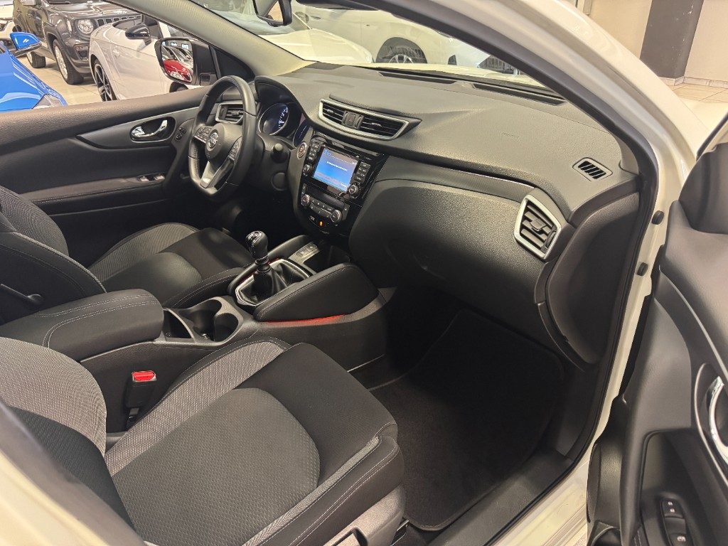 NISSAN Qashqai 1.2 DIG-T N-Connecta - 4