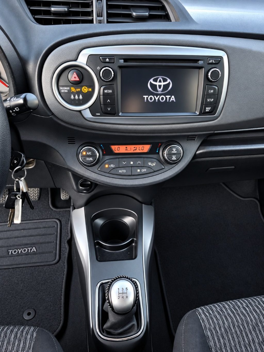 TOYOTA Yaris 1.0 5 Porte Lounge Retrocamera Neo Patentati - 9