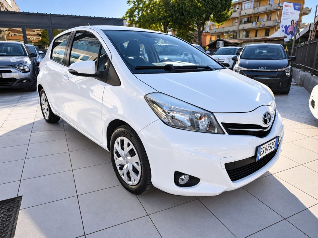 TOYOTA Yaris 1.0 5 Porte Lounge Retrocamera Neo Patentati - 4