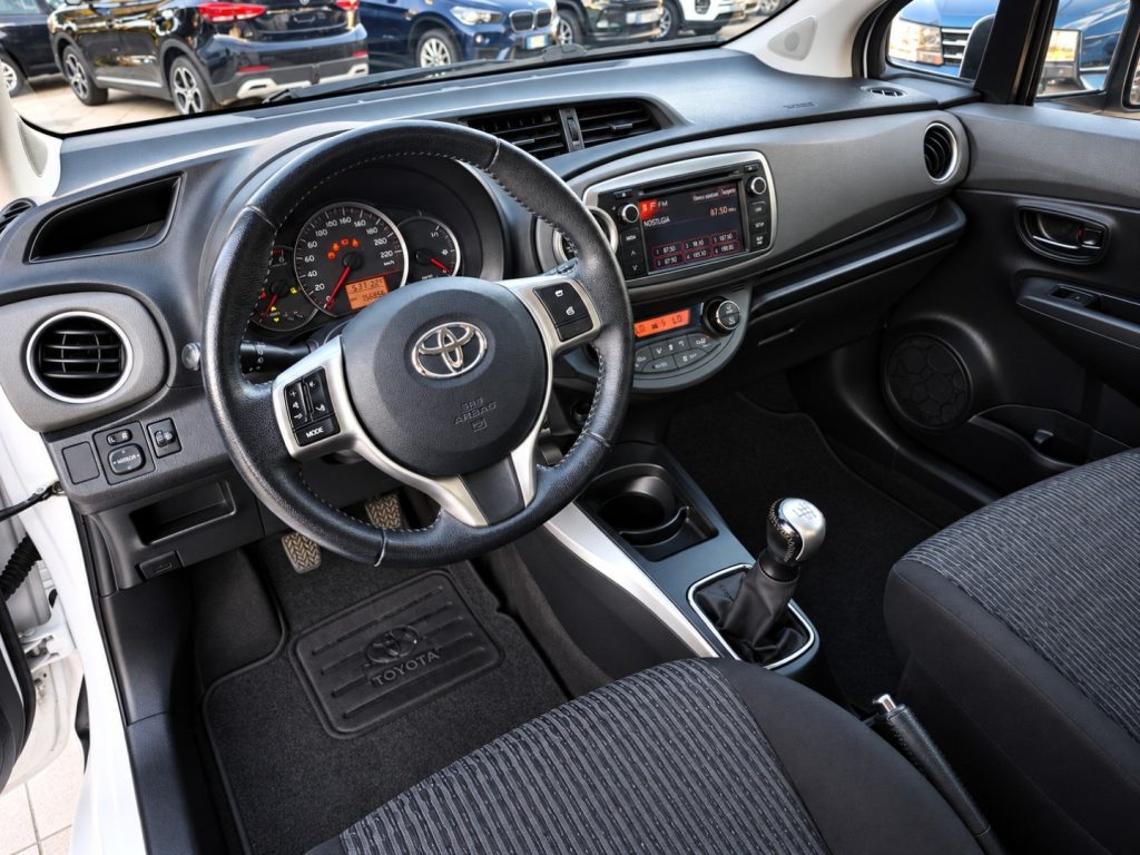 TOYOTA Yaris 1.0 5 Porte Lounge Retrocamera Neo Patentati - 8