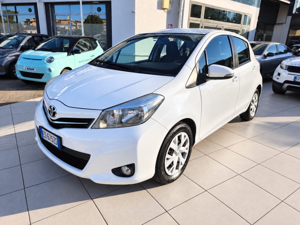 TOYOTA Yaris 1.0 5 Porte Lounge Retrocamera Neo Patentati - 3