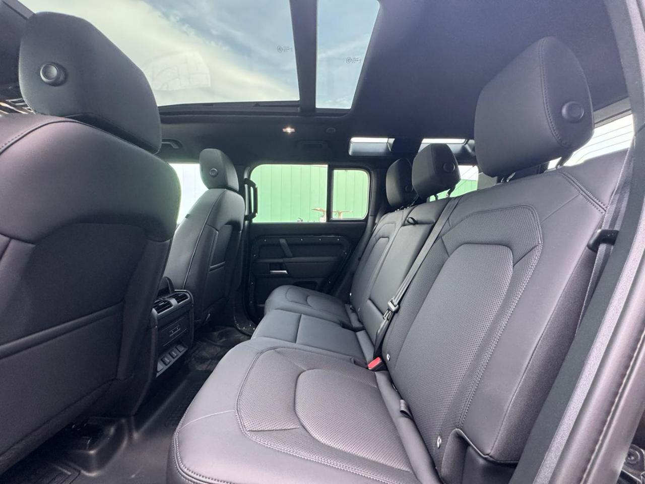 LAND ROVER Defender 110 P300 E HYBRID AWD Auto X-Dynamic SE - 12