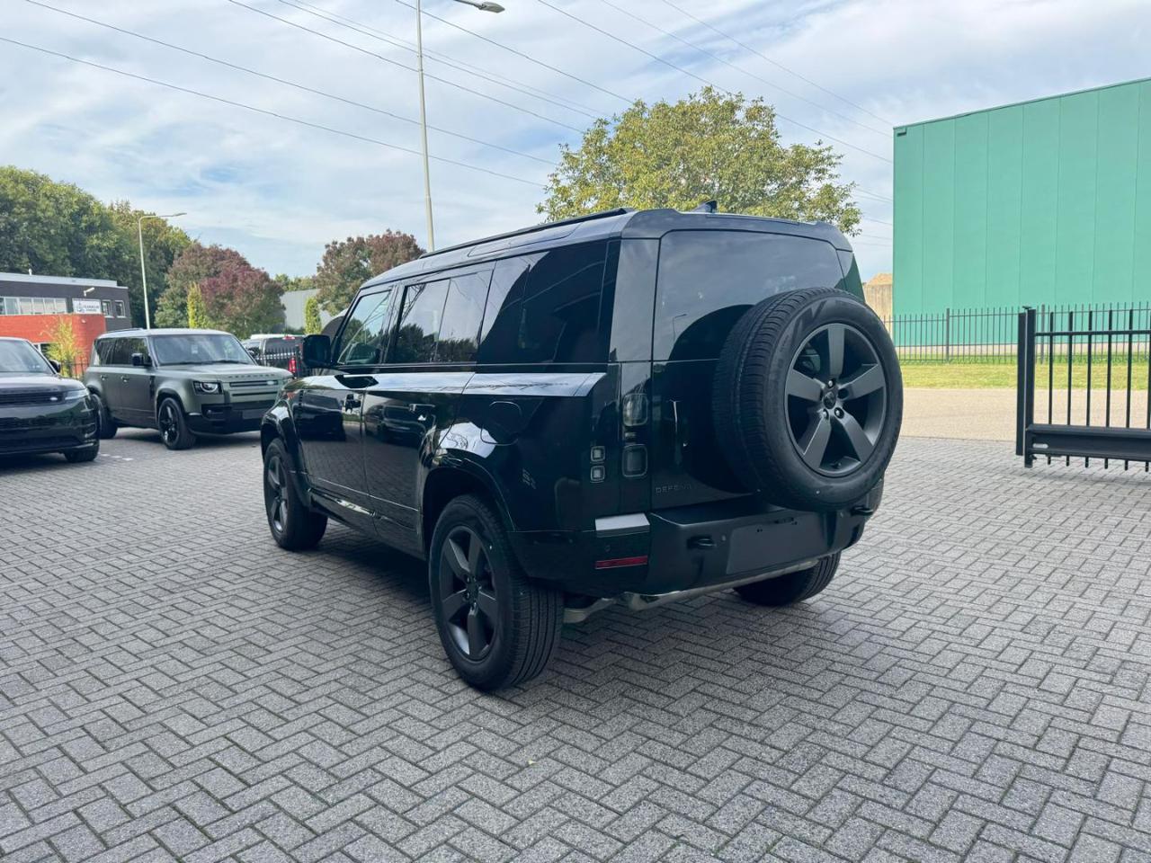 LAND ROVER Defender 110 P300 E HYBRID AWD Auto X-Dynamic SE - 9