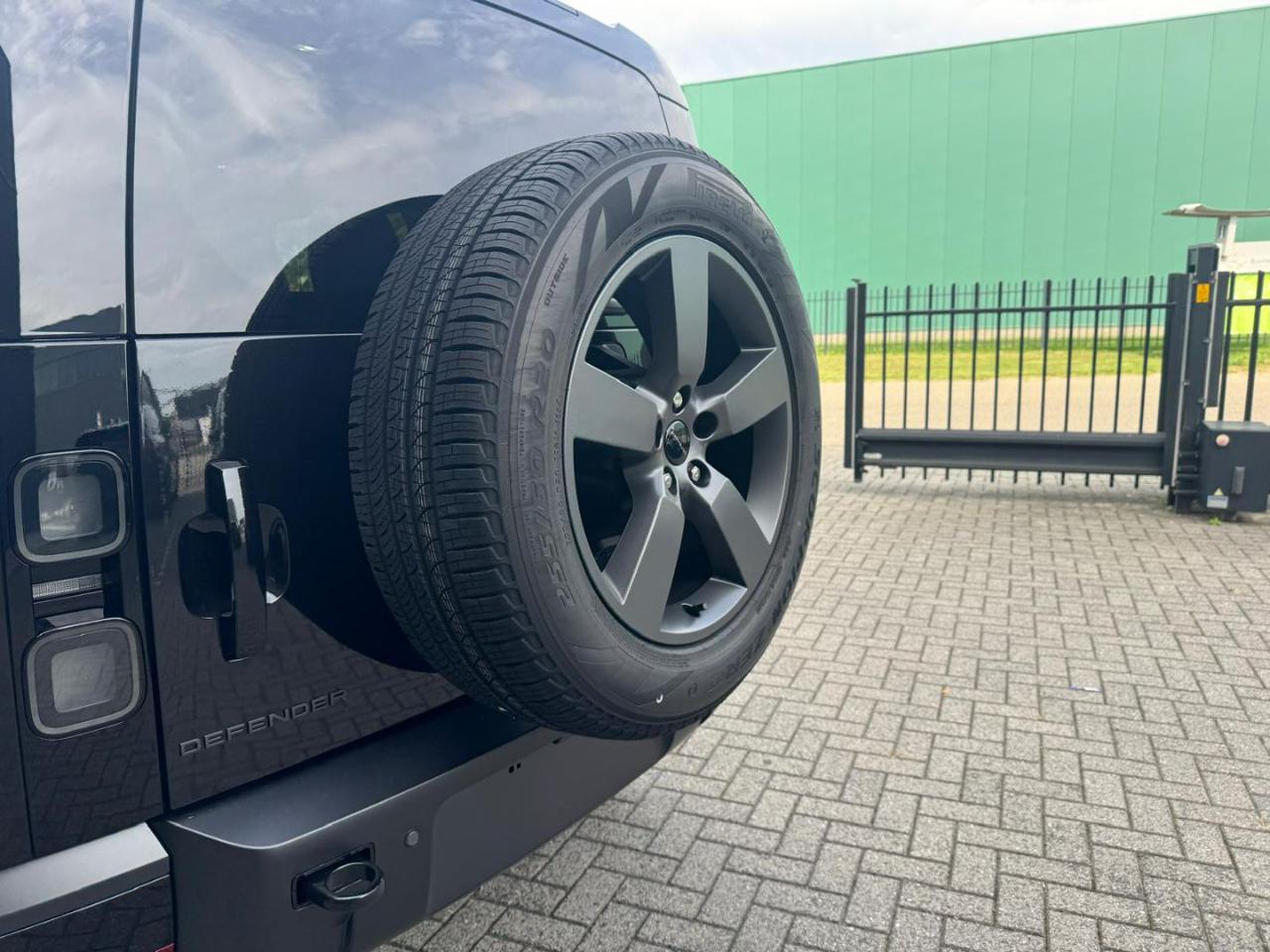 LAND ROVER Defender 110 P300 E HYBRID AWD Auto X-Dynamic SE - 20